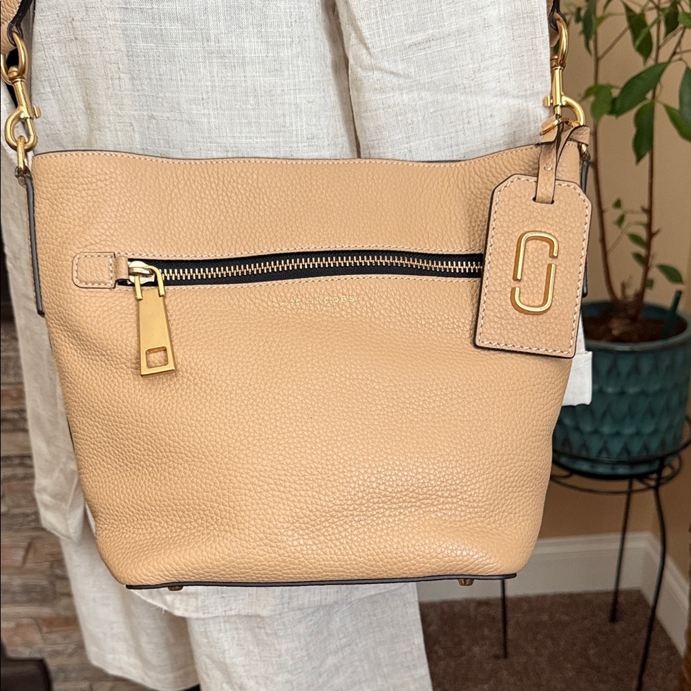 Marc Jacobs Beige Pebbled Leather Crossbody with Navy-Red Strap